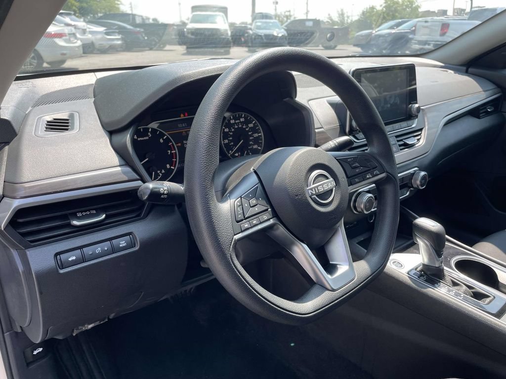 Used 2024 Nissan Altima 2.5 SV AWD/4WD image 18