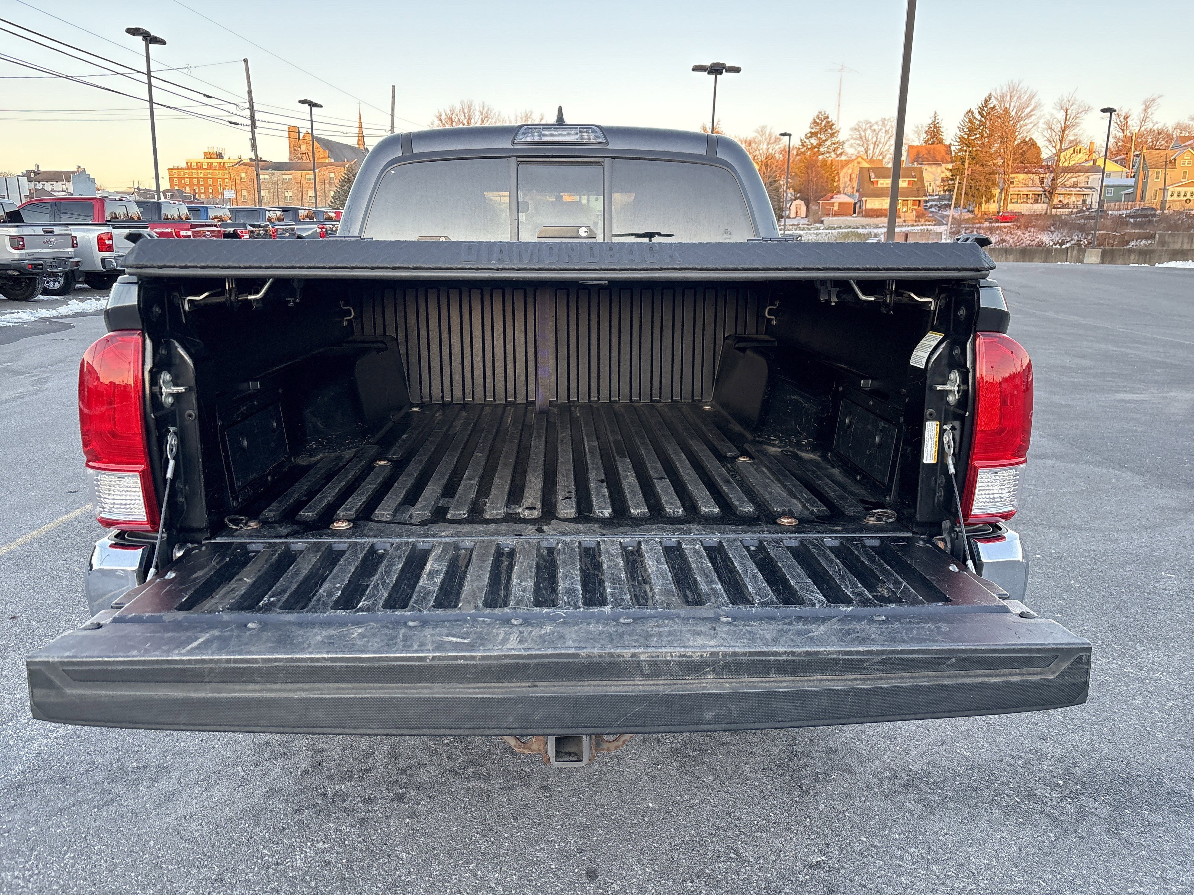 Used 2017 Toyota Tacoma SR5 video 5