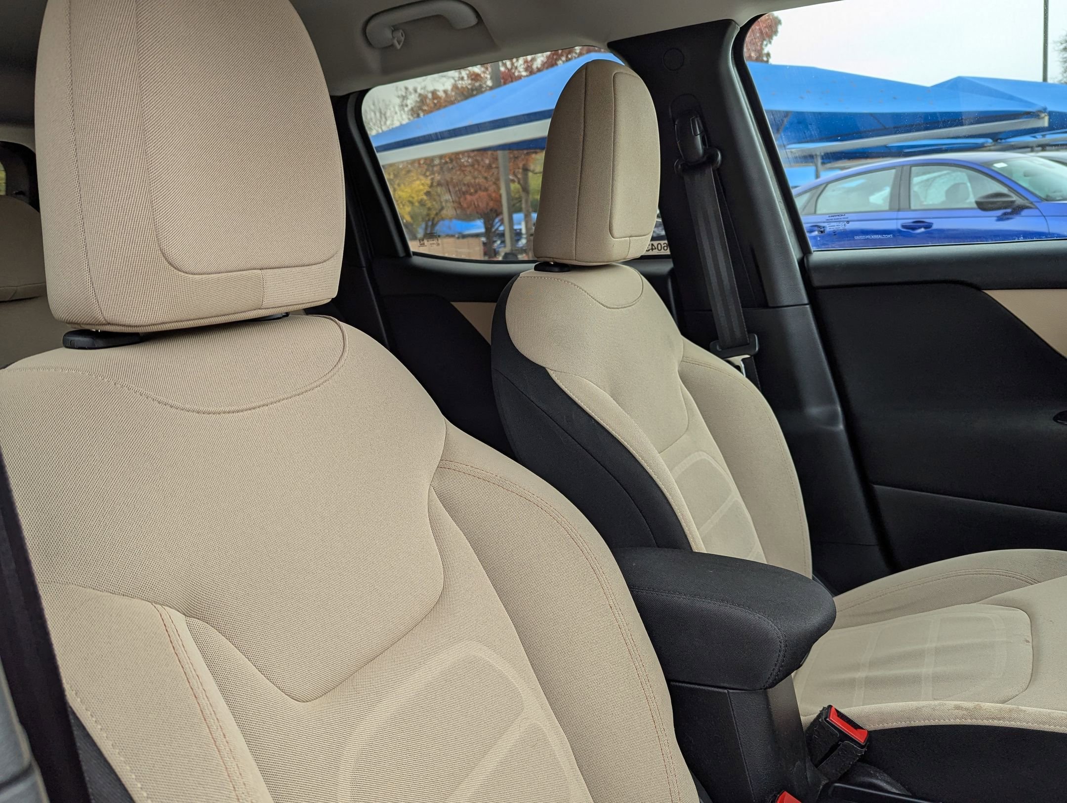 Used 2018 Jeep Renegade Latitude w/ Safety & Security Group image 24