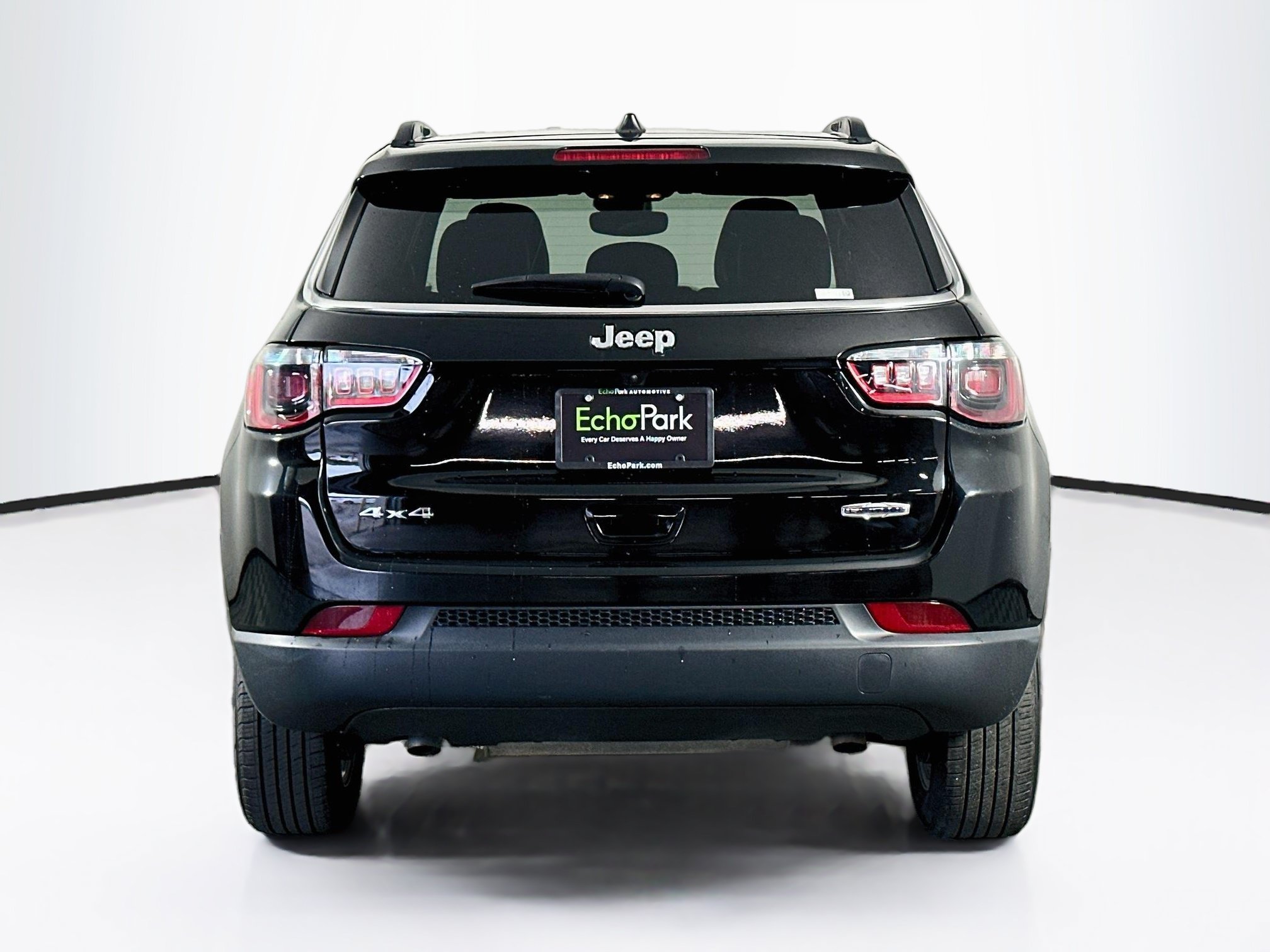 Used 2025 Jeep Compass Latitude AWD/4WD image 7