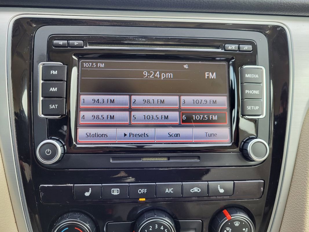 Used 2013 Volkswagen Passat 2.5 SE image 21