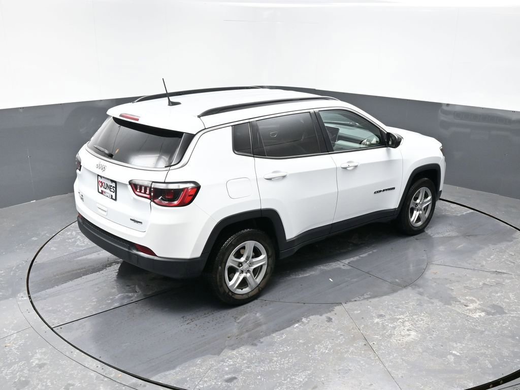 Used 2024 Jeep Compass Latitude image 38