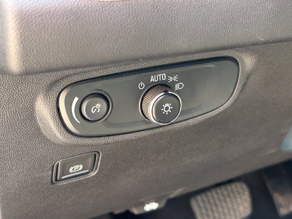 Used 2024 GMC Terrain SLE w/ Driver Convenience Package FWD image 24