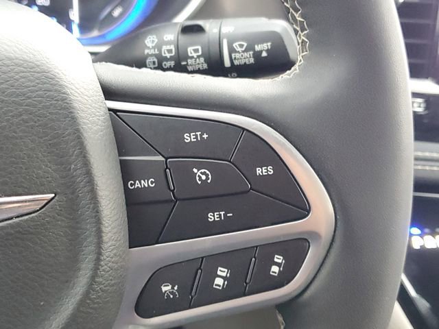 Used 2022 Chrysler Pacifica Touring-L AWD/4WD image 23
