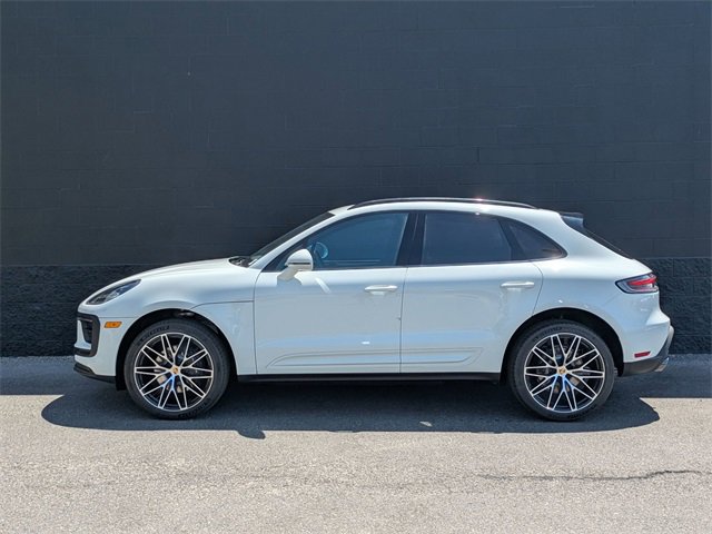 Certified 2025 Porsche Macan image 2