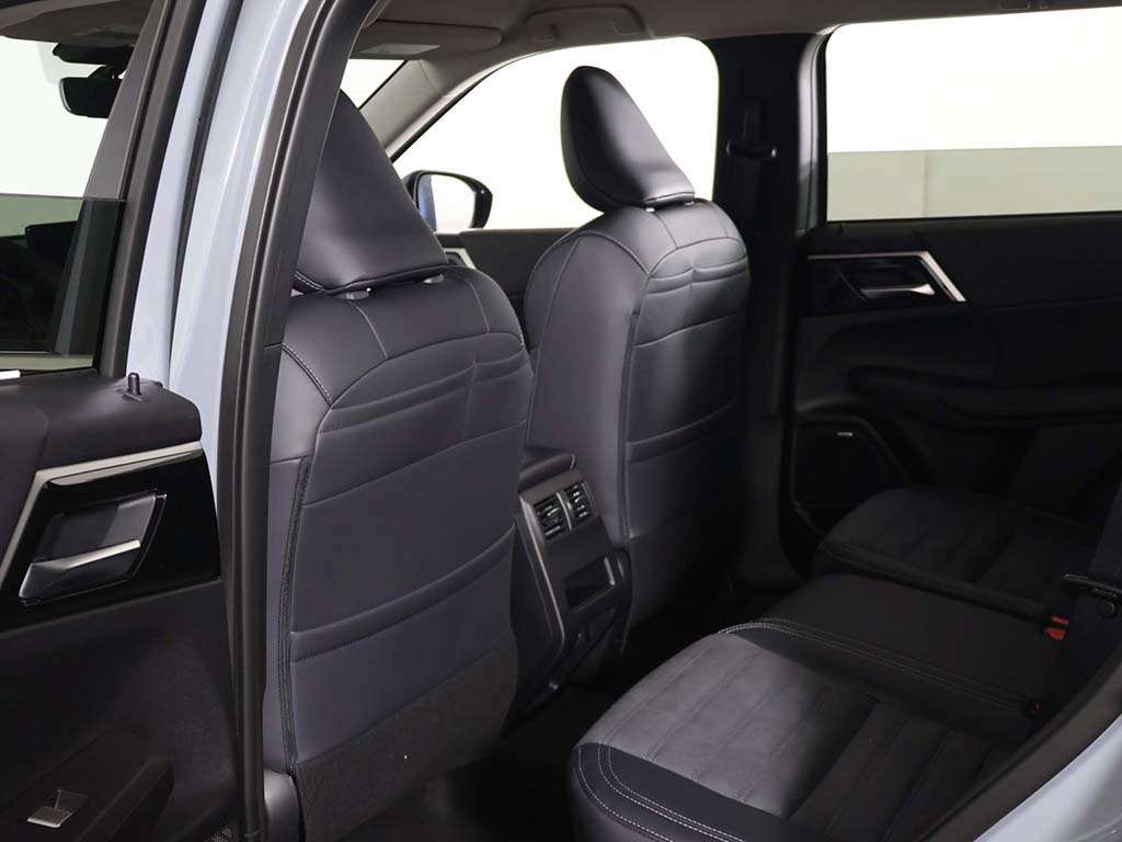 New 2026 Mitsubishi Outlander SE FWD image 29