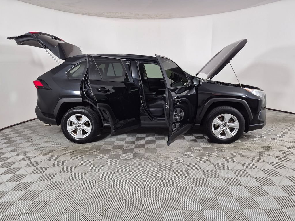 Used 2019 Toyota RAV4 XLE w/ Carpet Mat Package AWD/4WD image 9