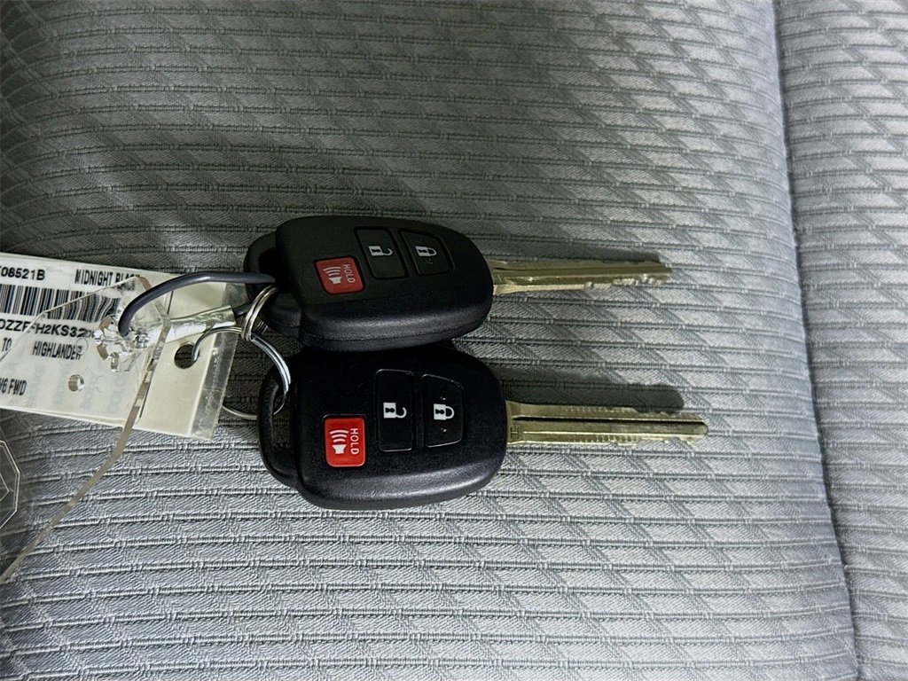 Certified 2019 Toyota Highlander LE image 34