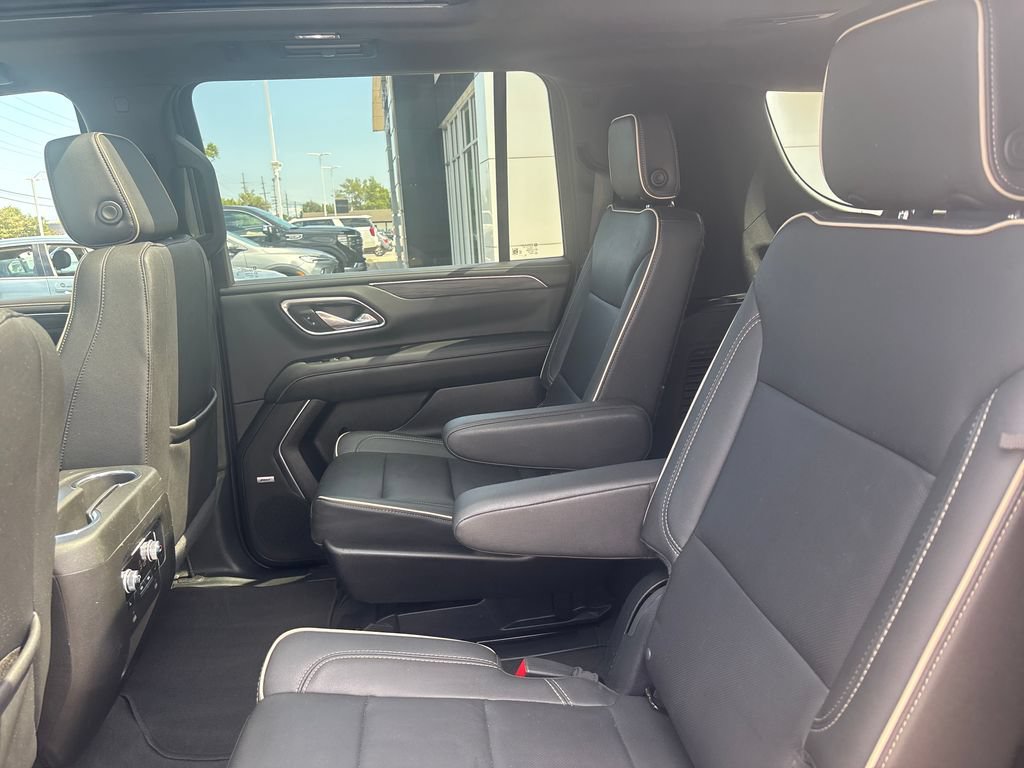 Used 2023 GMC Yukon XL SLT w/ SLT Premium Package AWD/4WD image 31
