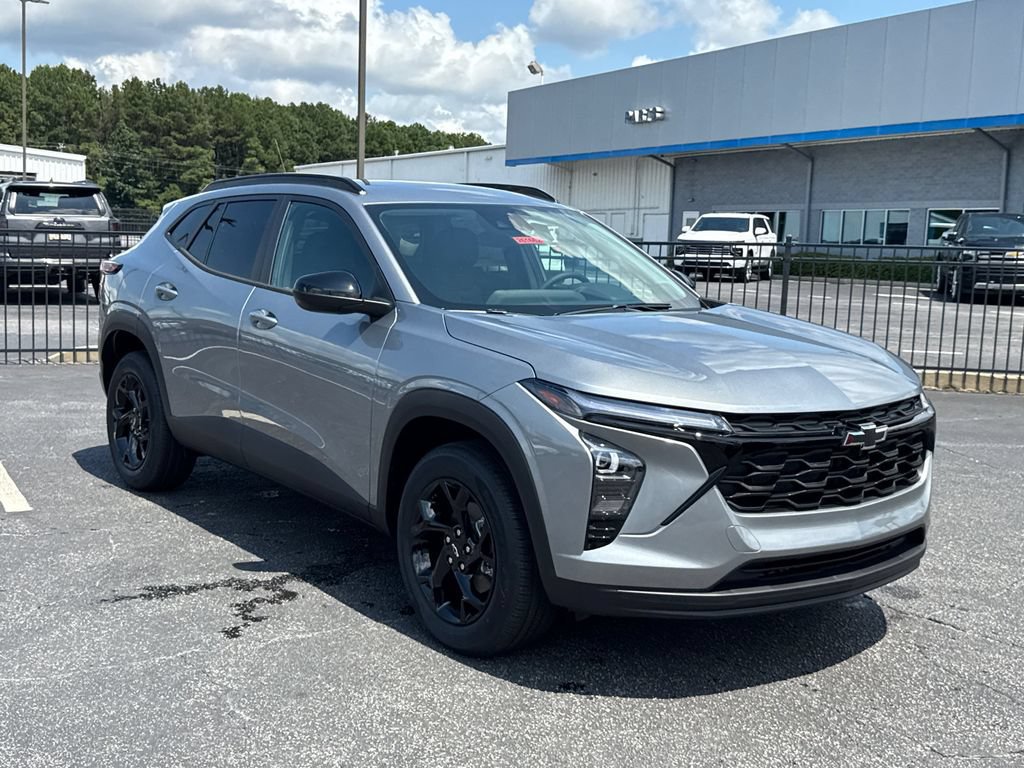 New 2026 Chevrolet Trax LT w/ Midnight Edition FWD image 4