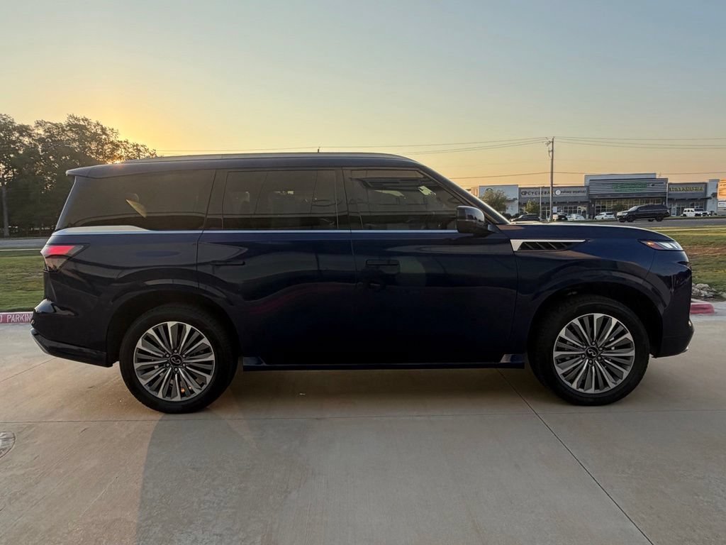 Used 2025 INFINITI QX80 Sensory AWD/4WD image 9