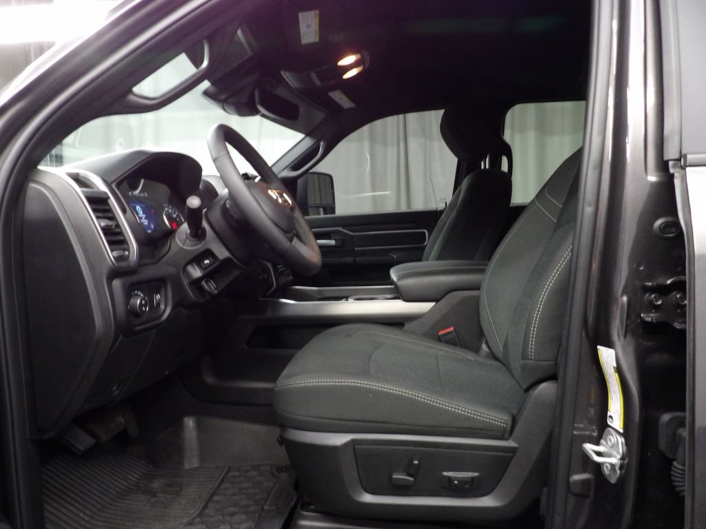 Used 2025 RAM 2500 Big Horn AWD/4WD image 11