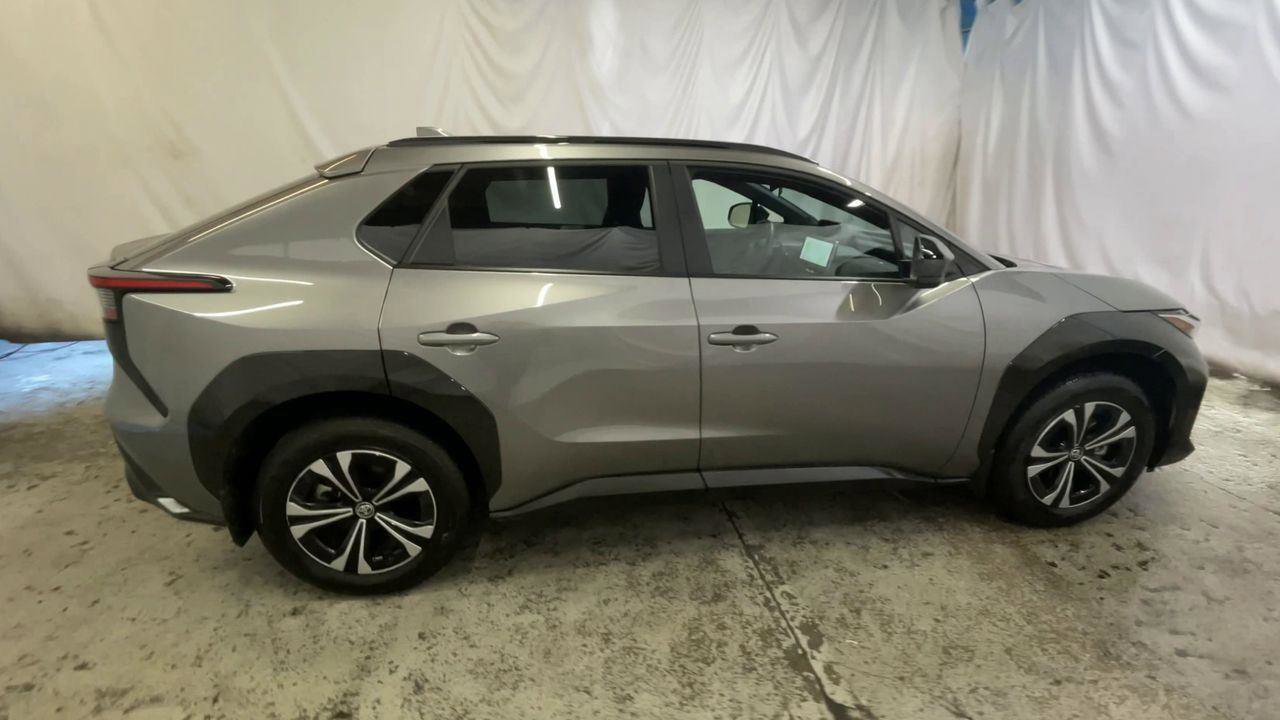 Used 2024 Toyota bZ4X XLE w/ Weather Package image 9