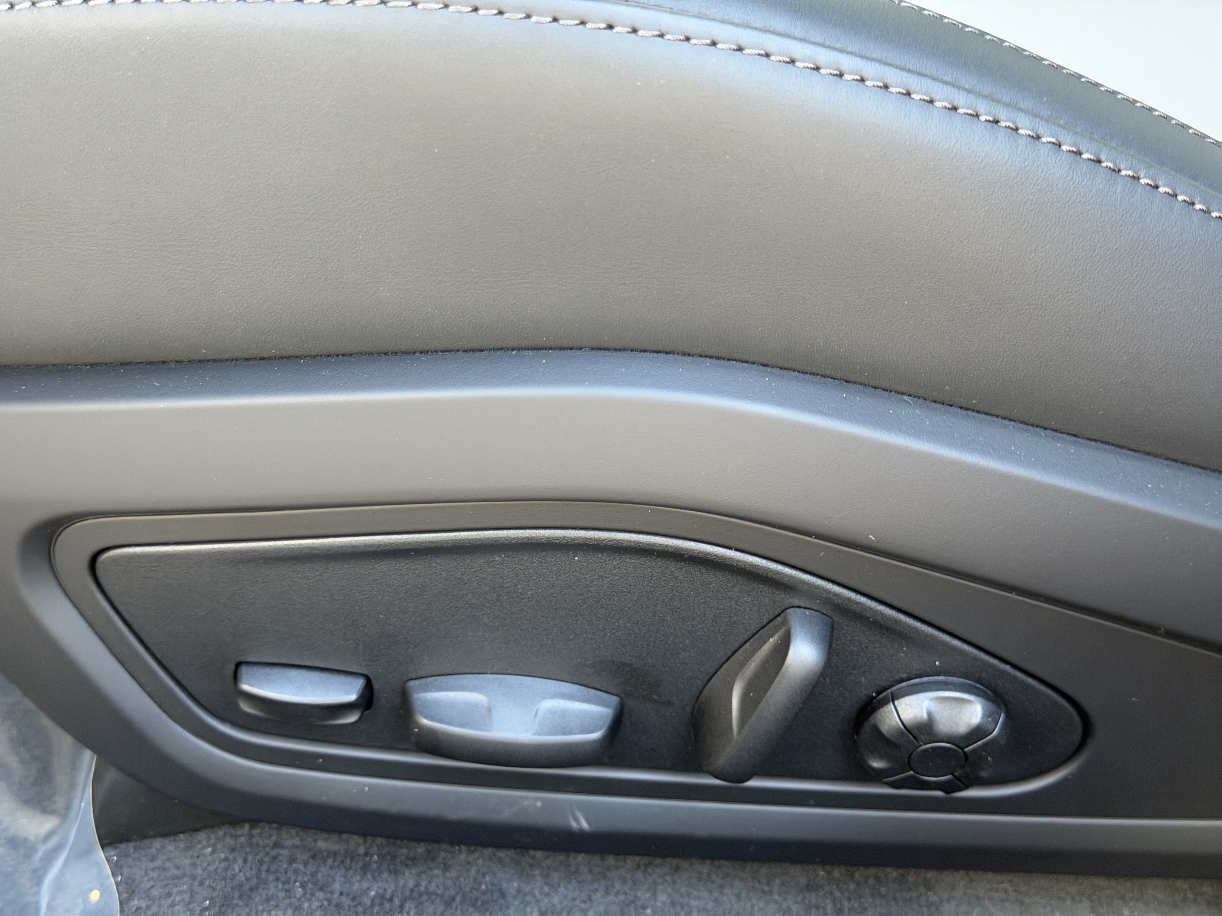 New 2026 Porsche Taycan 4S AWD/4WD image 23