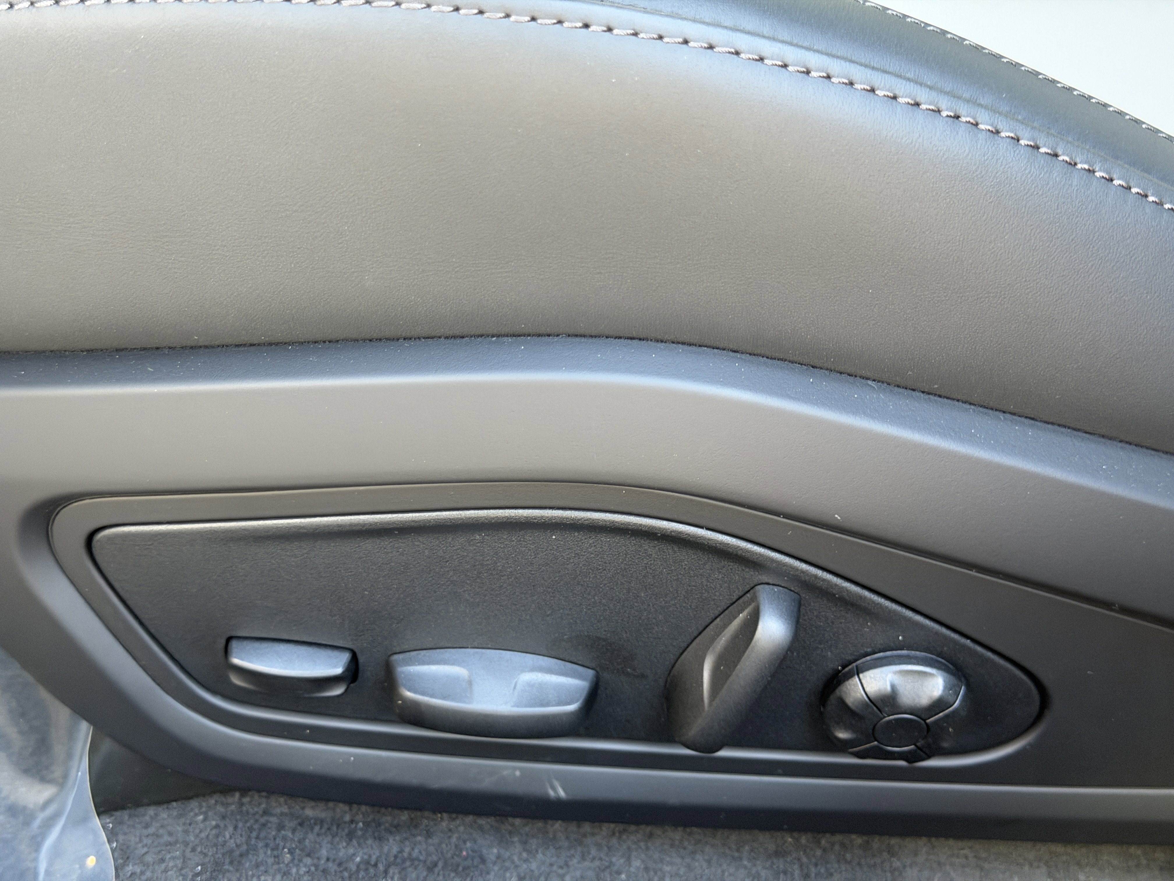 New 2026 Porsche Taycan 4S AWD/4WD image 23