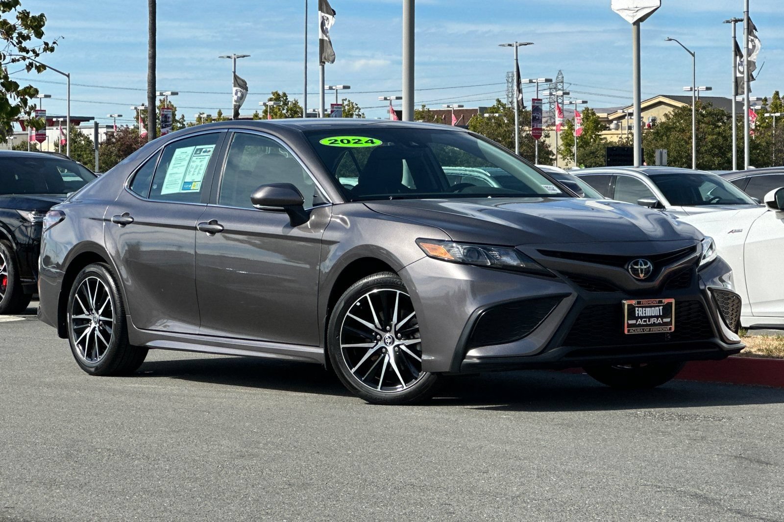 Used 2024 Toyota Camry SE w/ Convenience Package FWD image 2
