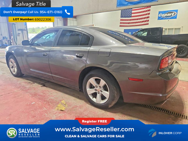 Used 2014 Dodge Charger SE RWD image 3