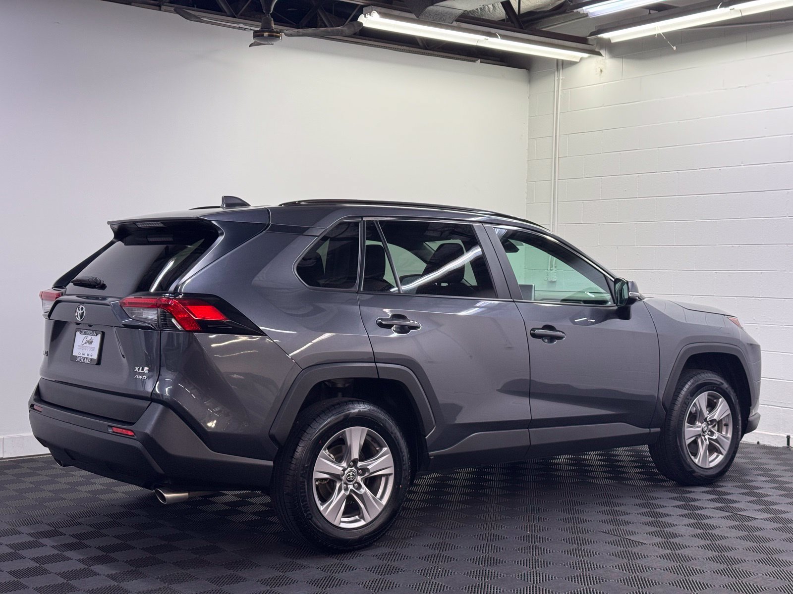 Used 2025 Toyota RAV4 XLE AWD/4WD image 2