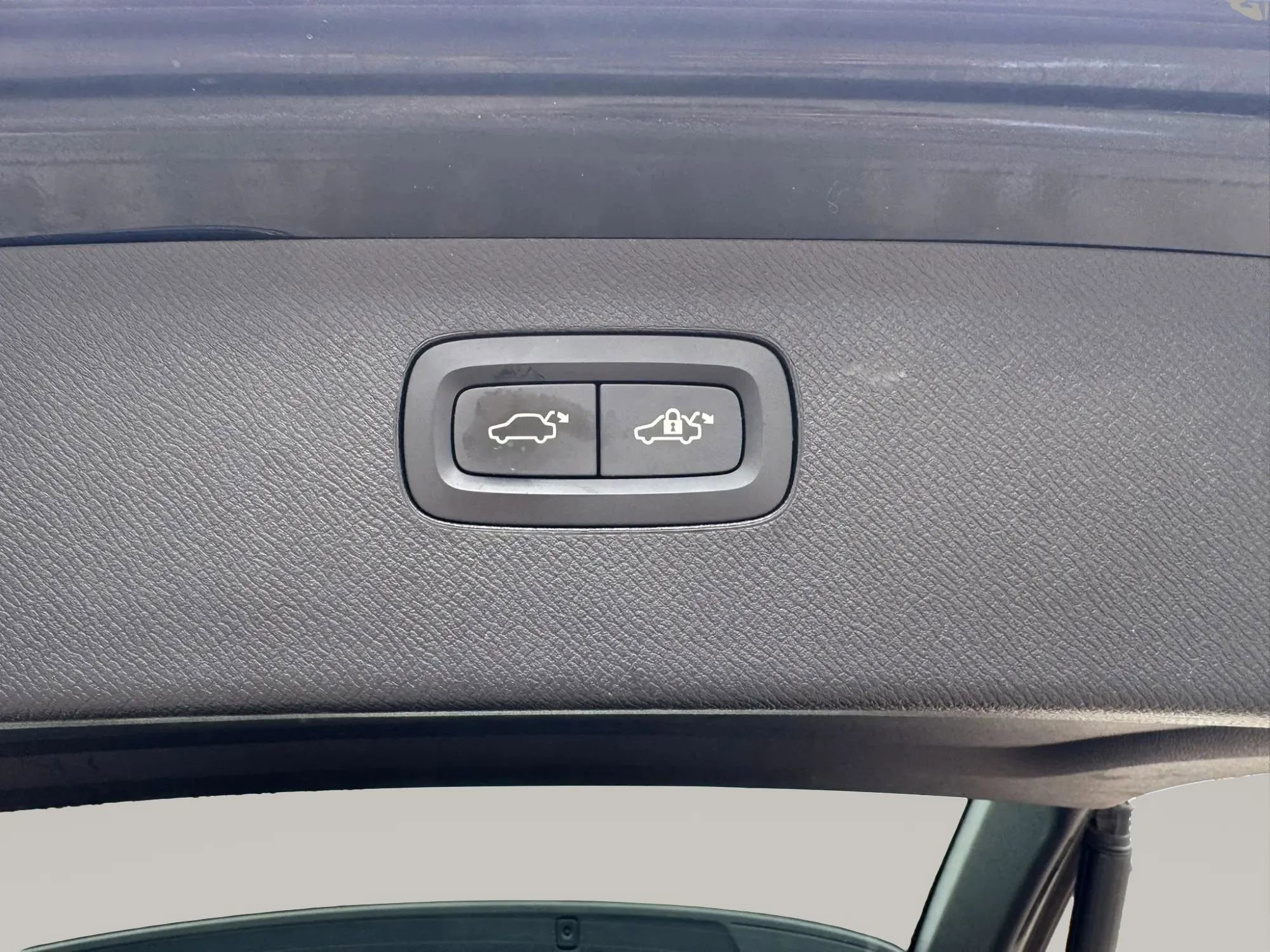 Used 2016 Volvo XC90 T5 Momentum image 28