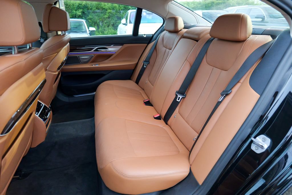 Used 2018 BMW 740i xDrive AWD/4WD image 28