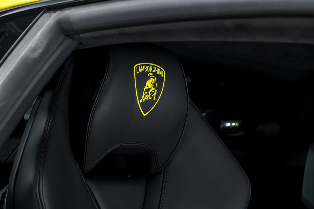 Used 2022 Lamborghini Huracan EVO AWD/4WD image 36