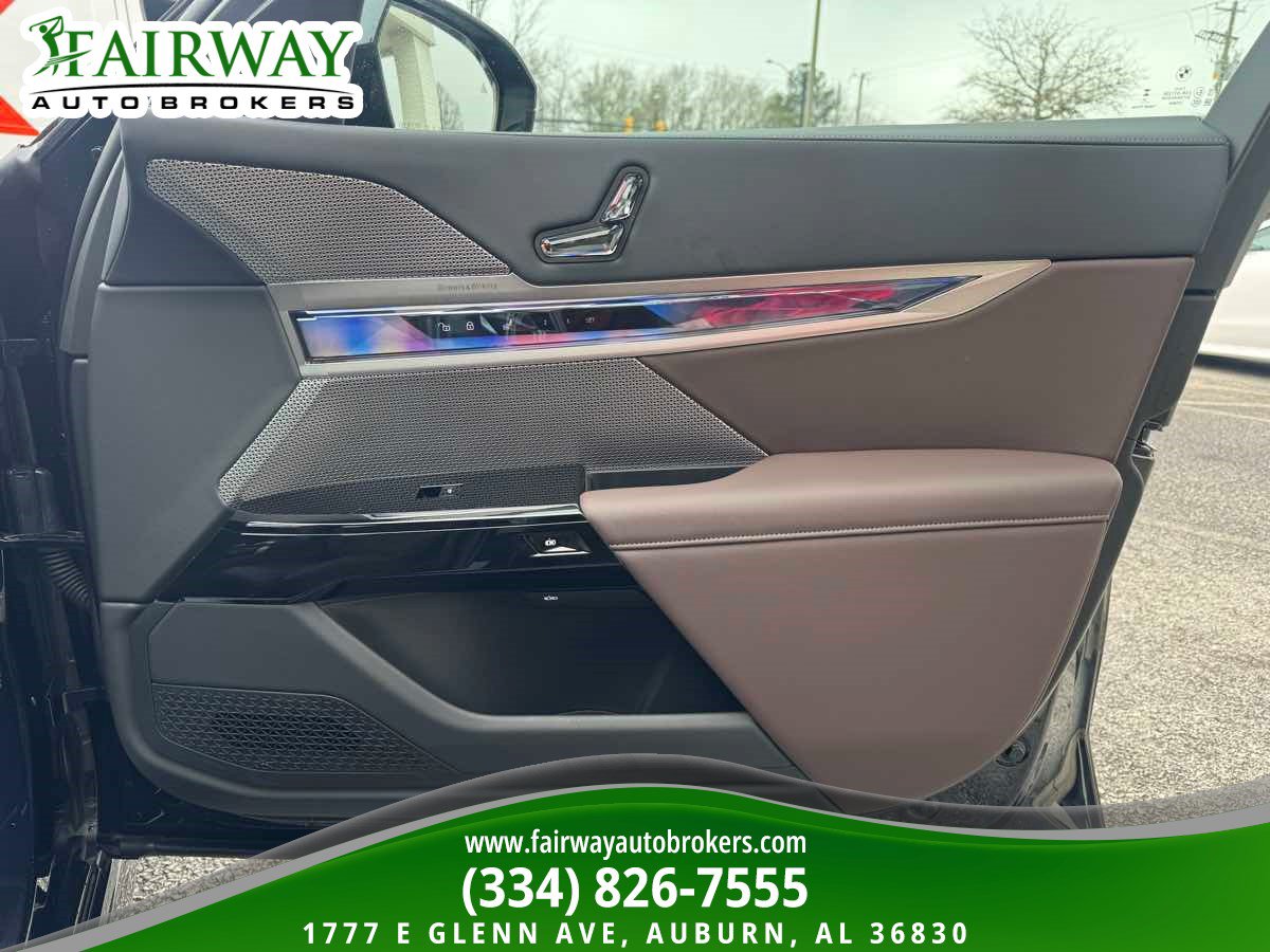 Used 2025 BMW 740i xDrive AWD/4WD image 28