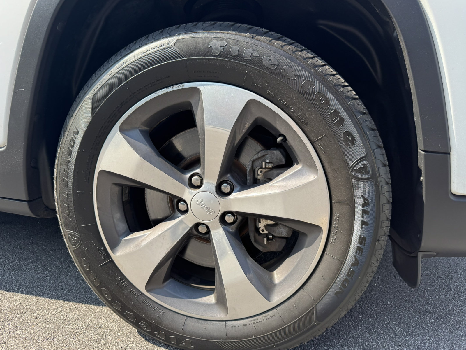 Used 2019 Jeep Cherokee Limited AWD/4WD image 14