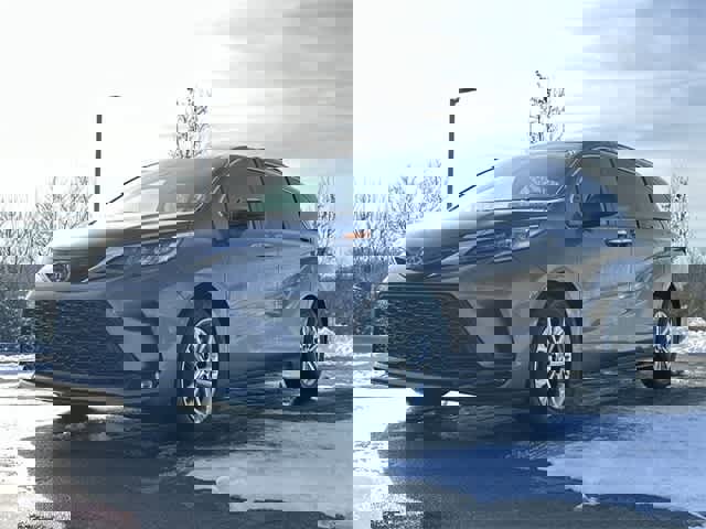 Used 2022 Toyota Sienna XSE image 21