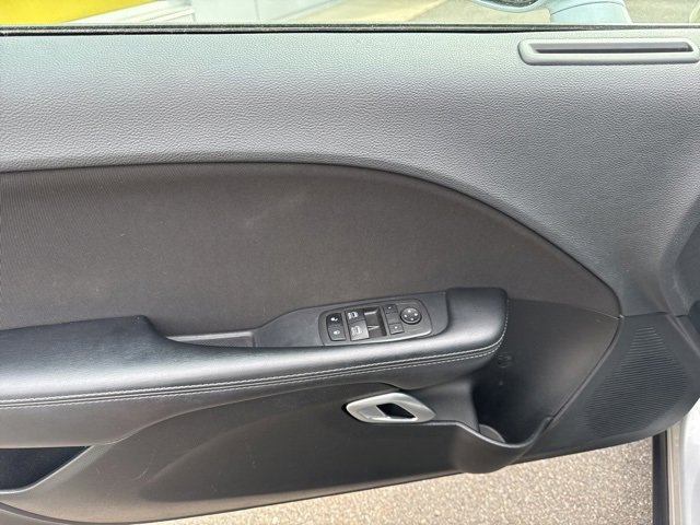 Used 2022 Dodge Challenger SXT image 7