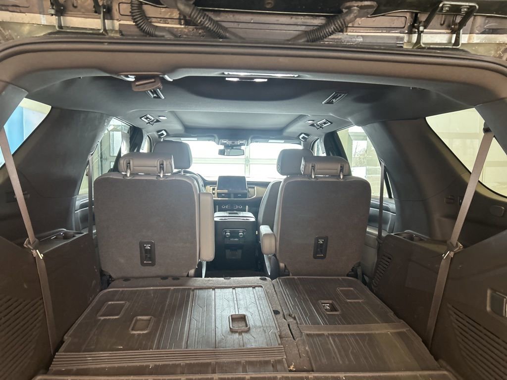 Used 2023 GMC Yukon SLT image 16