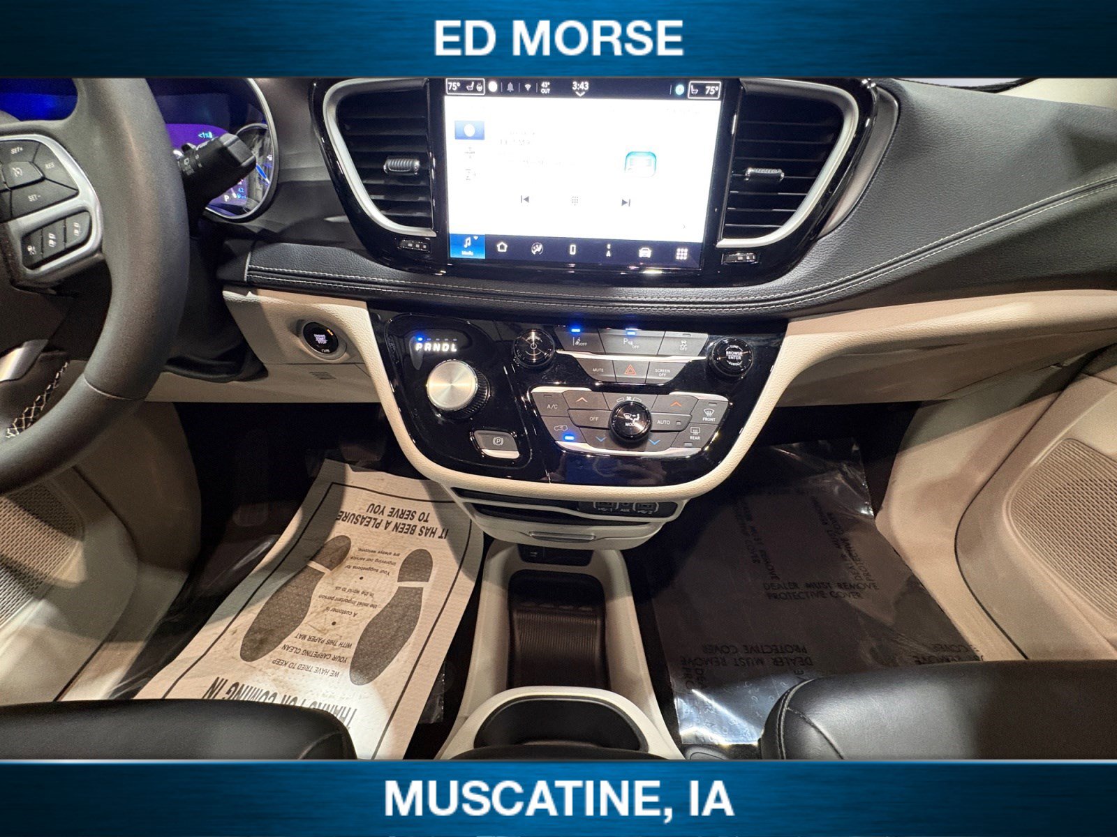 Used 2024 Chrysler Pacifica Select image 11