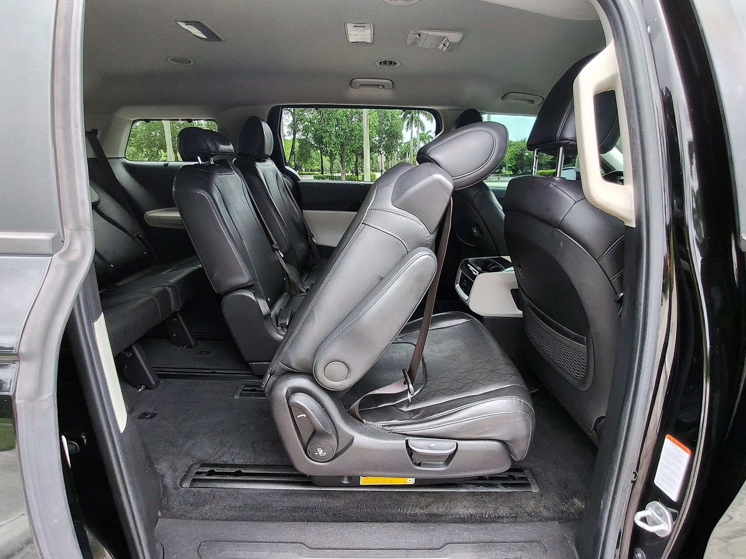 Used 2022 Kia Carnival EX FWD image 40