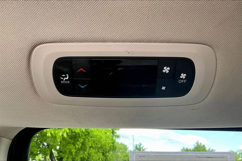 Used 2023 Chrysler Voyager LX FWD image 11