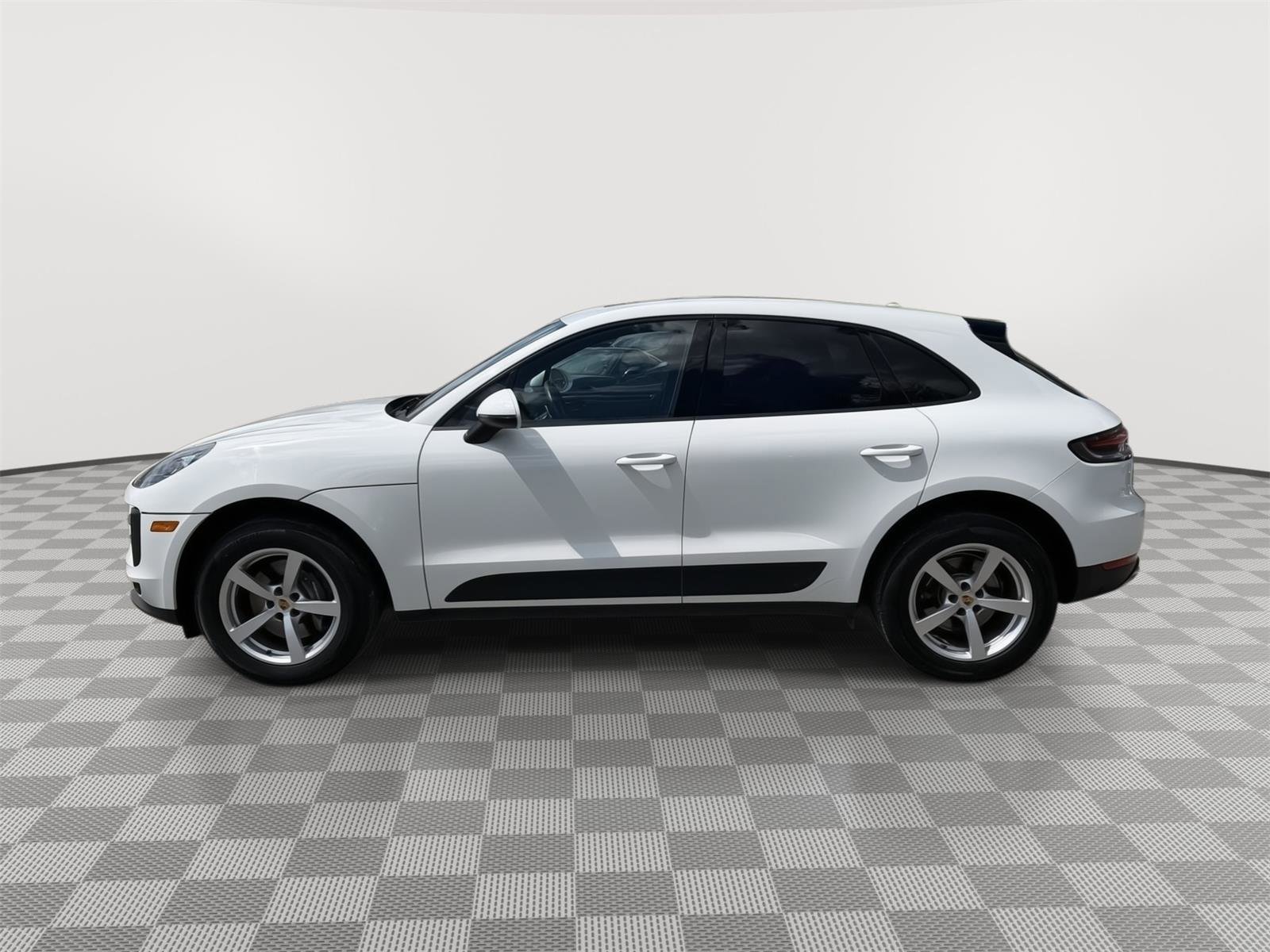 Used 2021 Porsche Macan w/ Premium Package AWD/4WD image 2