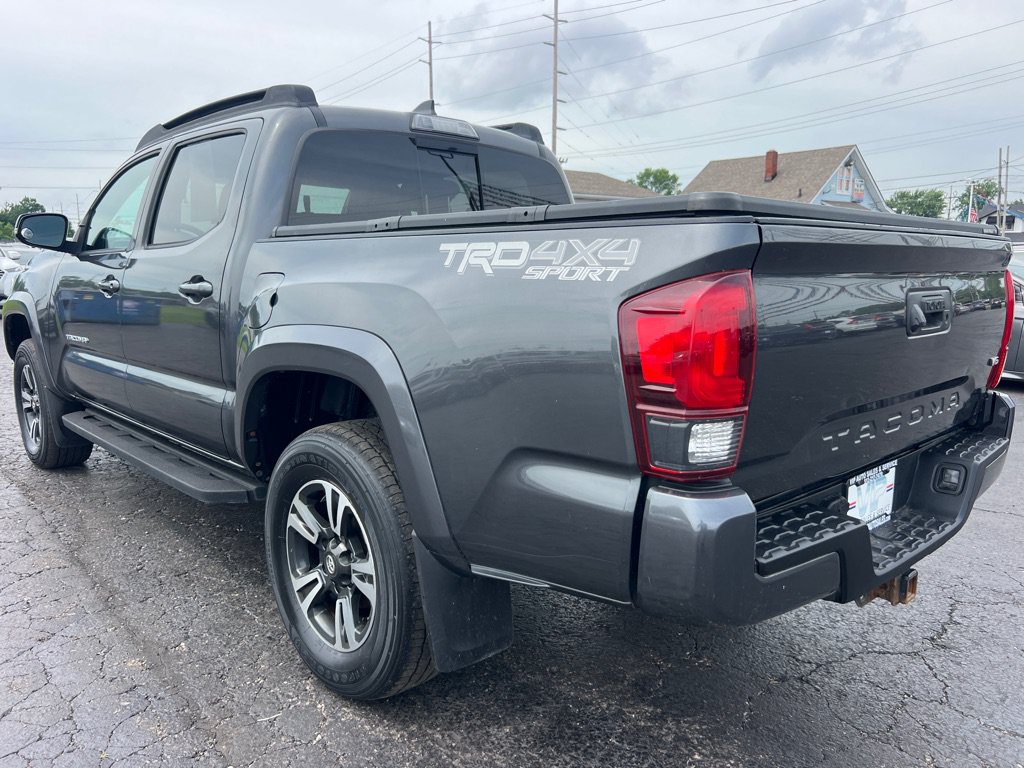 Used 2018 Toyota Tacoma TRD Sport AWD/4WD image 5