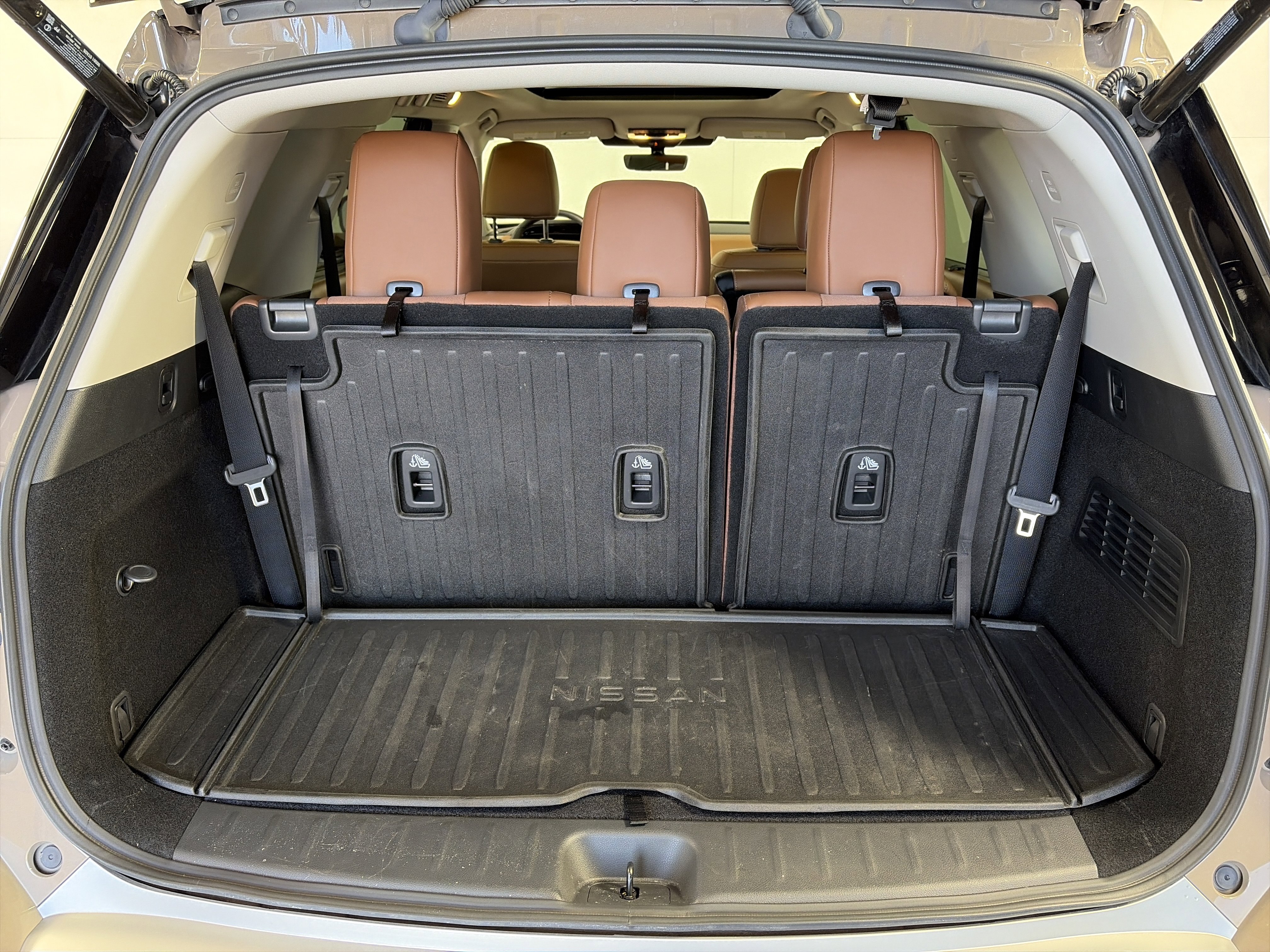 Certified 2025 Nissan Pathfinder Platinum w/ Cargo Package image 15