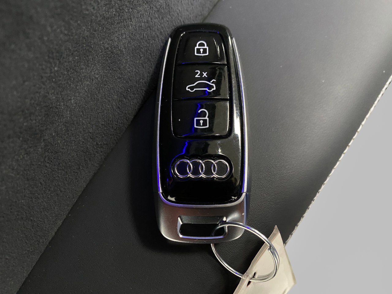 Used 2025 Audi SQ7 Prestige image 34