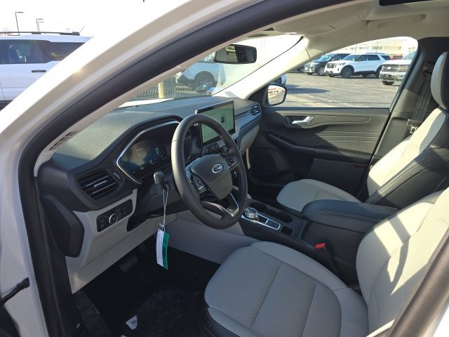 New 2026 Ford Escape Platinum w/ Class II Trailer Tow Package image 10