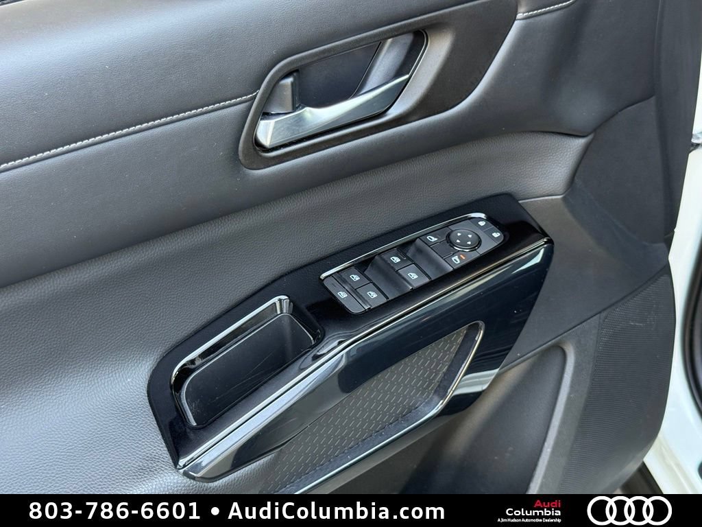 Used 2022 Nissan Pathfinder SV w/ SV Premium Package AWD/4WD image 21