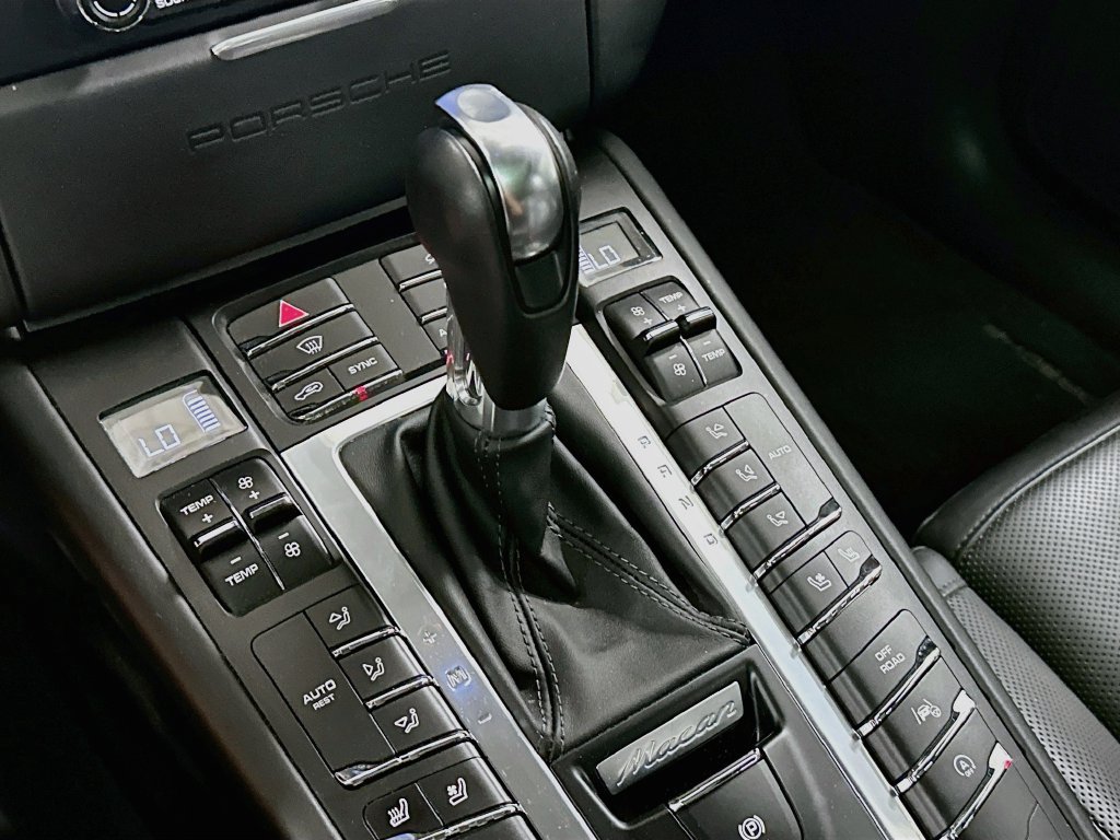 Certified 2017 Porsche Macan S AWD/4WD image 18
