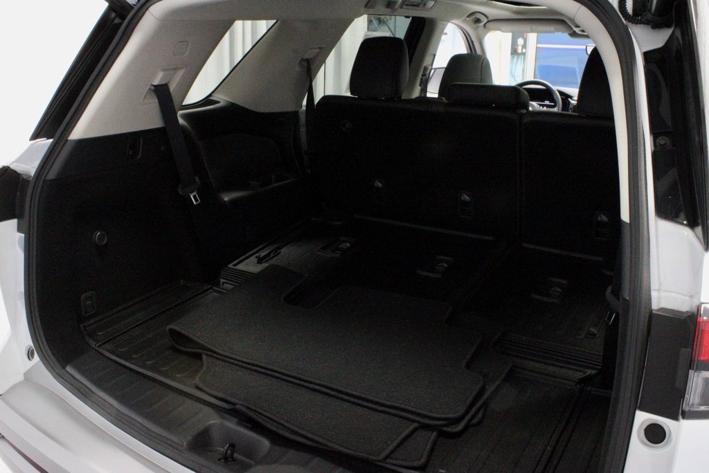 Certified 2025 Nissan Pathfinder Platinum w/ Cargo Package image 16