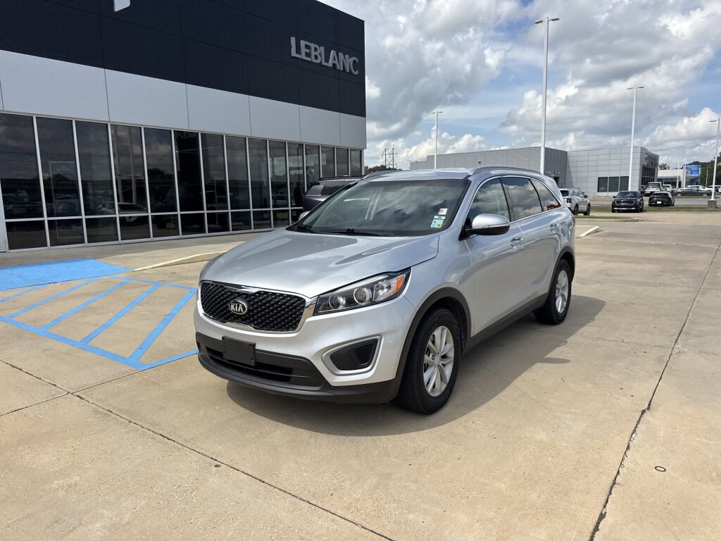 Used 2018 Kia Sorento FWD image 3