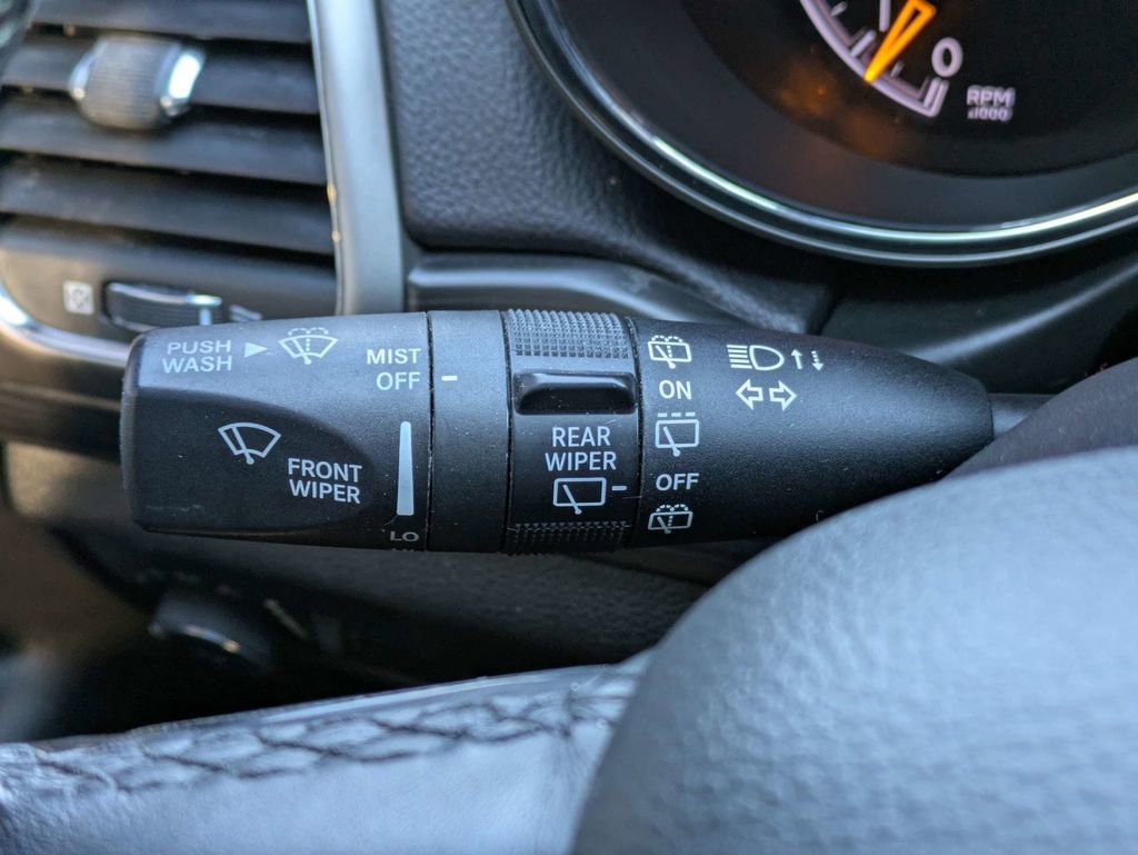 Used 2021 Jeep Grand Cherokee Laredo image 34