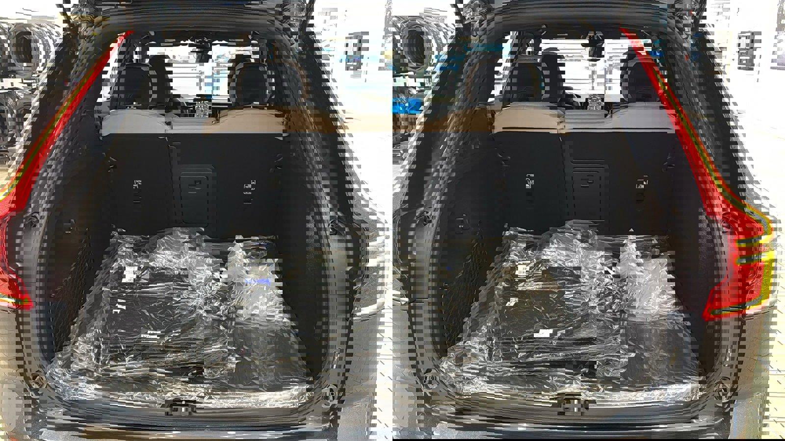 Used 2026 Volvo XC60 T8 Plus w/ Protection Package Premier image 29