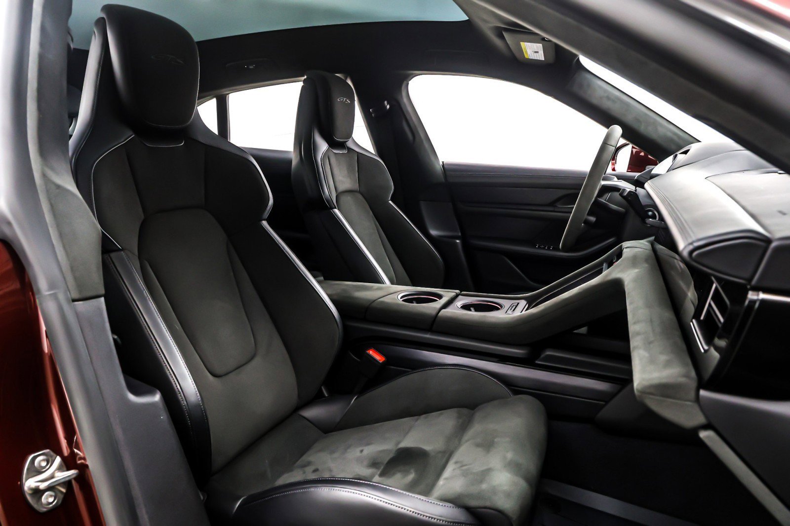 Used 2023 Porsche Taycan GTS image 6