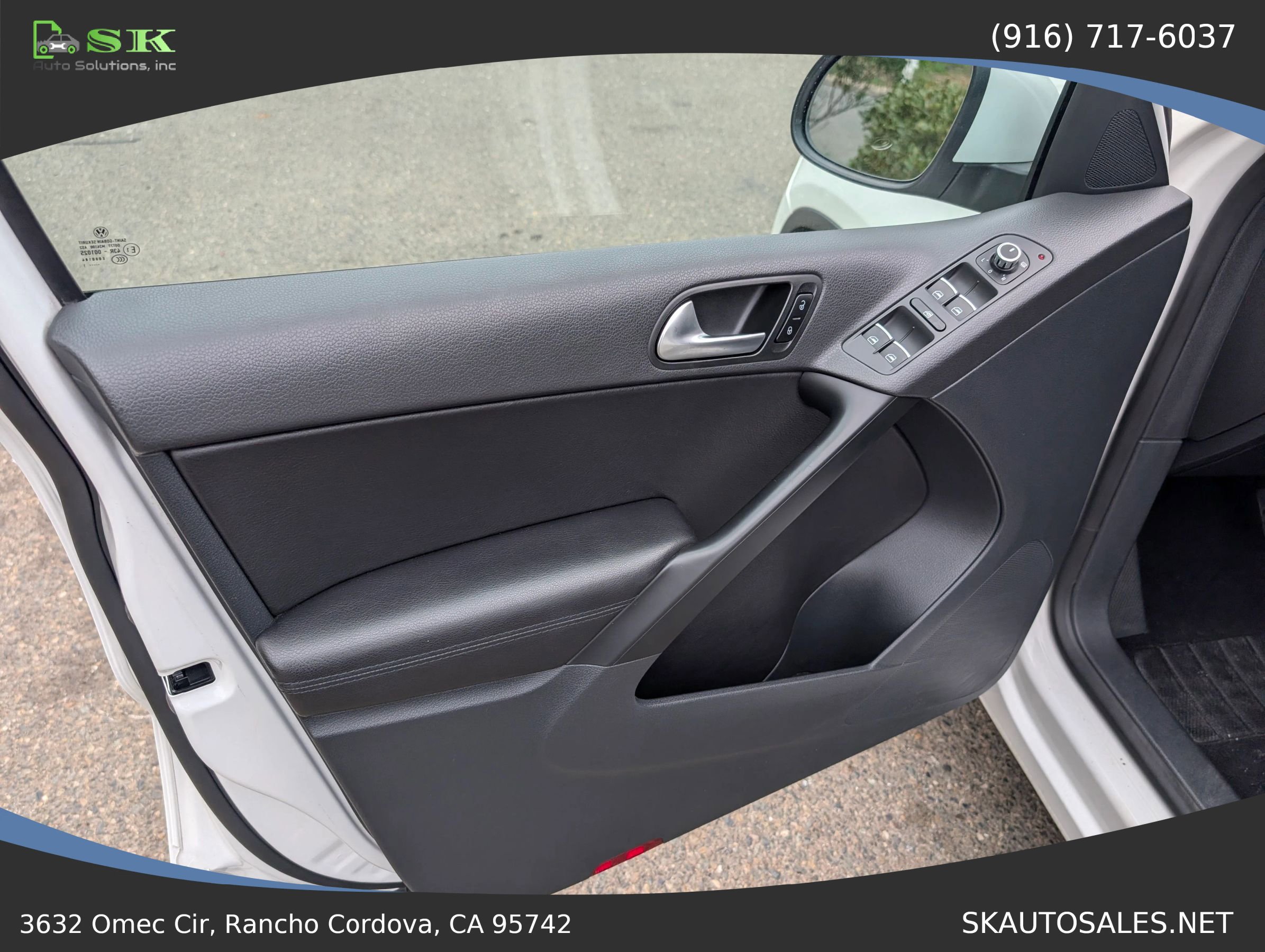 Used 2011 Volkswagen Tiguan S image 27