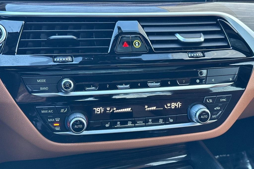 Used 2023 BMW 530e w/ Convenience Package image 22