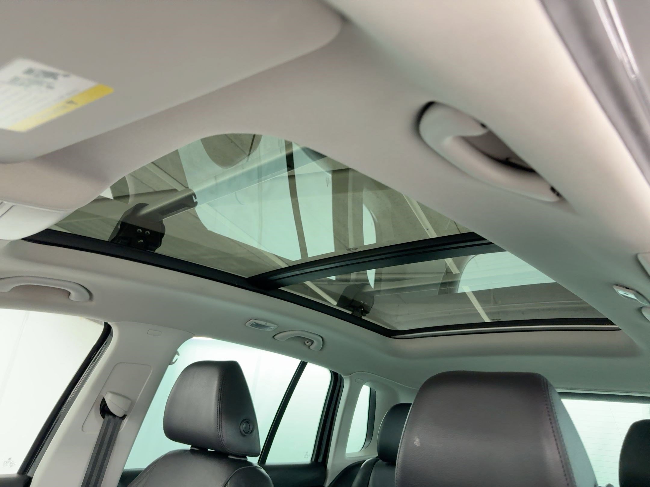 Used 2017 Volkswagen Tiguan SEL image 16