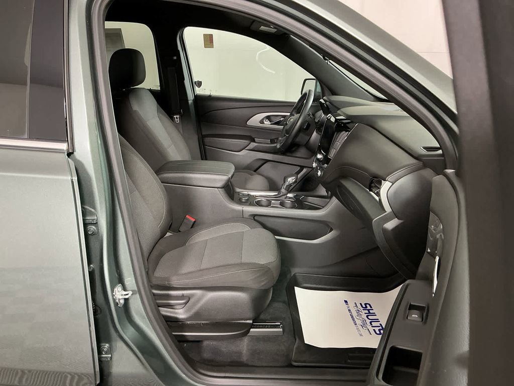 Used 2023 Chevrolet Traverse LT image 5