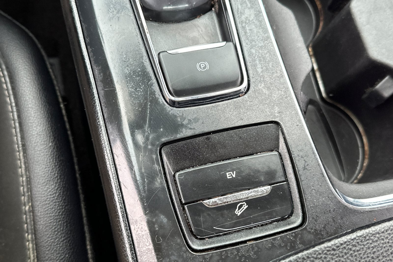 Used 2019 Ford Fusion Energi Titanium FWD image 27